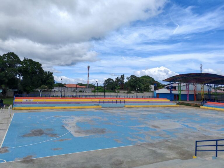Instalarán techo a la cancha de fútbol del Polideportivo de Rivas