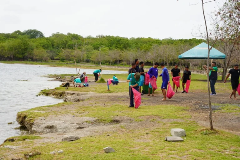 MARENA impulsa jornada ambiental en Xiloá