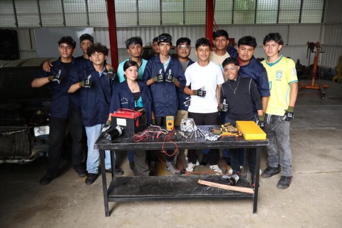 Más de 50 mil jóvenes regresan a clases técnicas