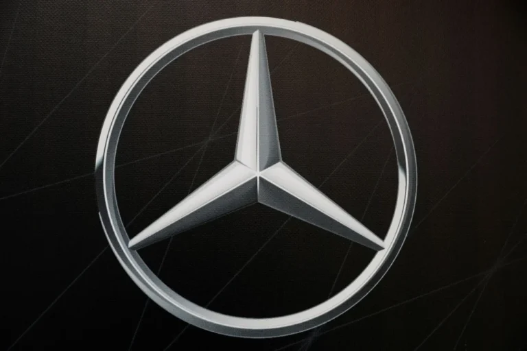 Mercedes-Benz enfrenta posible veto en EE.UU.