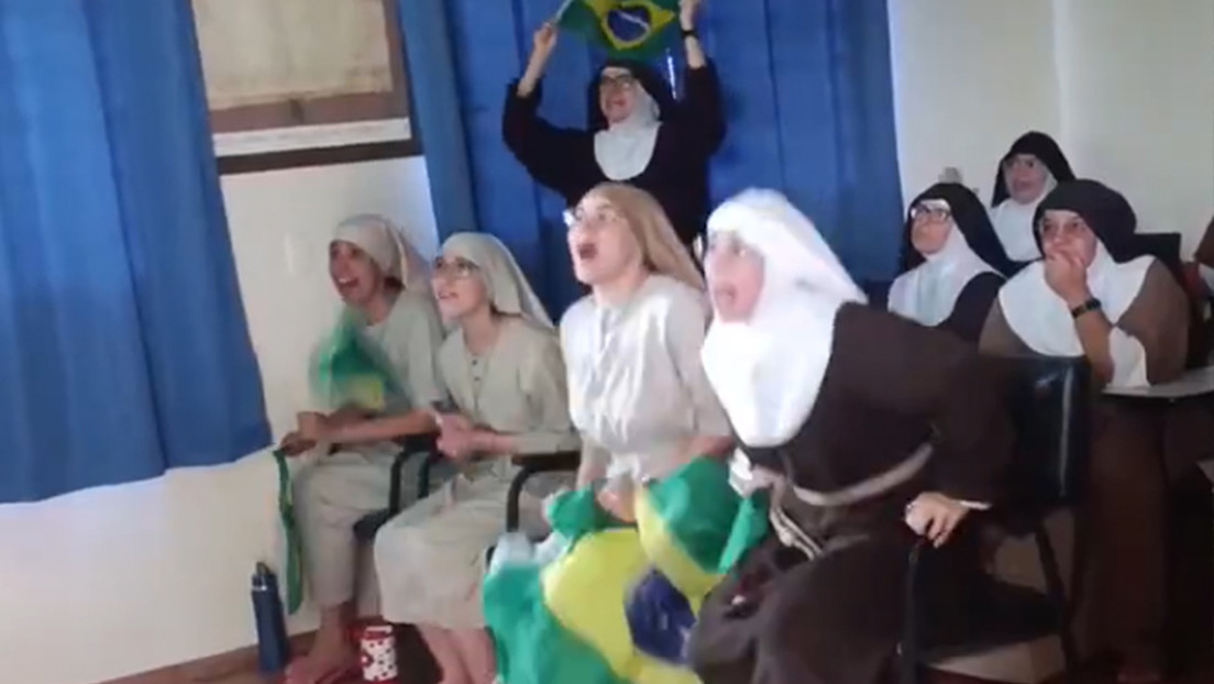 Monjas brasileñas celebran con euforia la remontada de Brasil en el Mundial