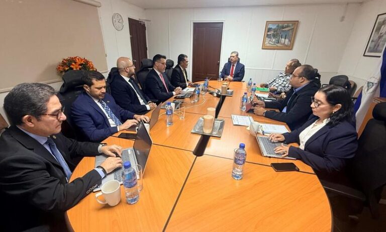 Nicaragua sostiene reunión con SIECA