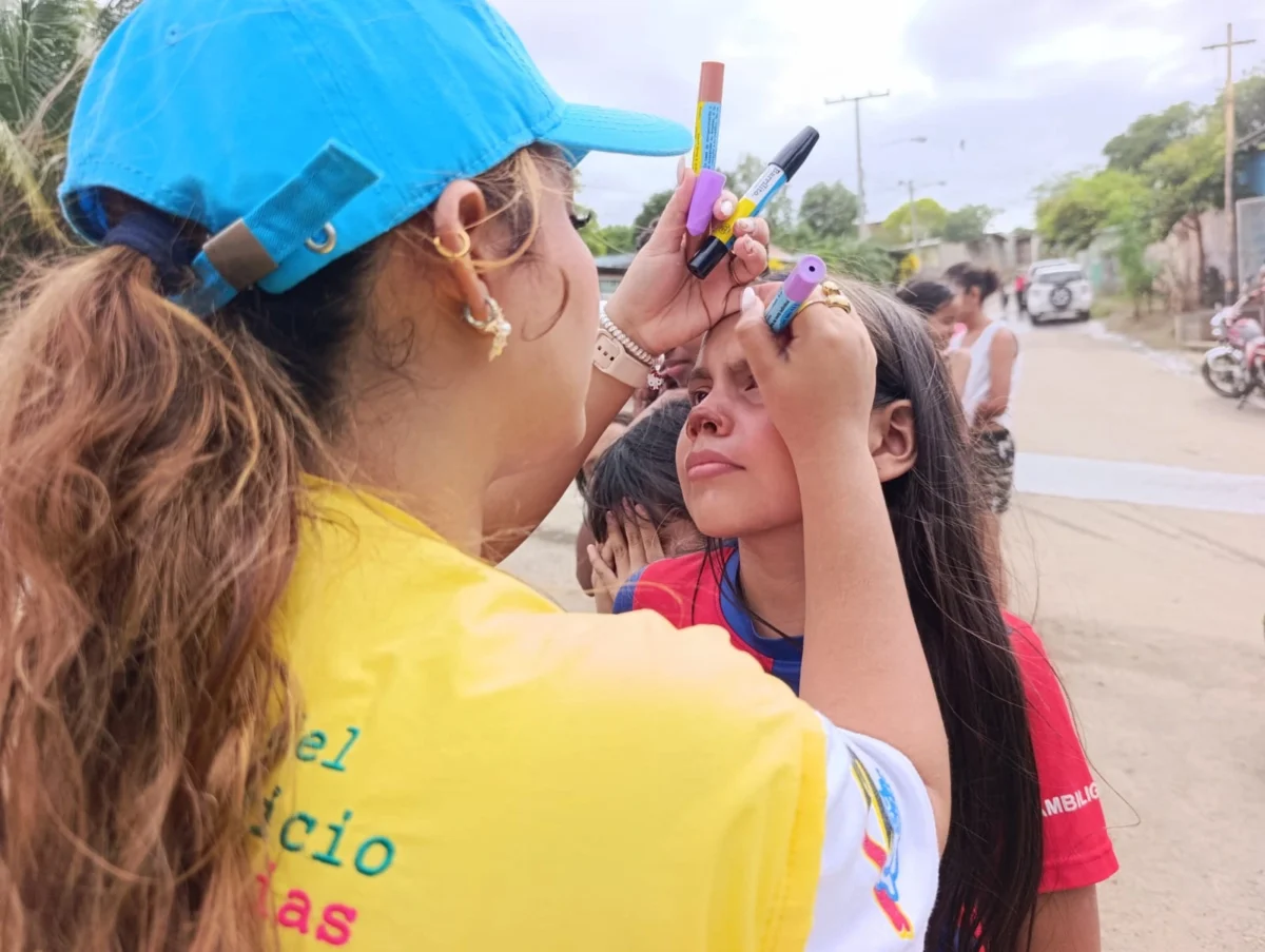 Niñez del barrio Milagro de Dios celebra el Día de la Alegría