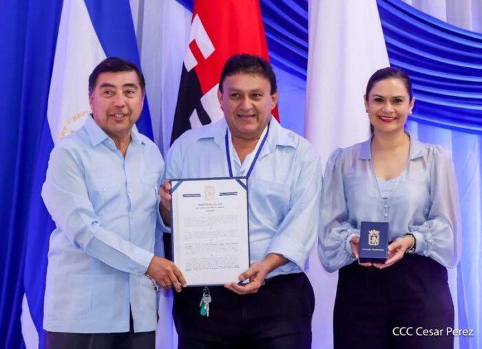 Oscar Molina galardonado con la Orden Alexis Argüello