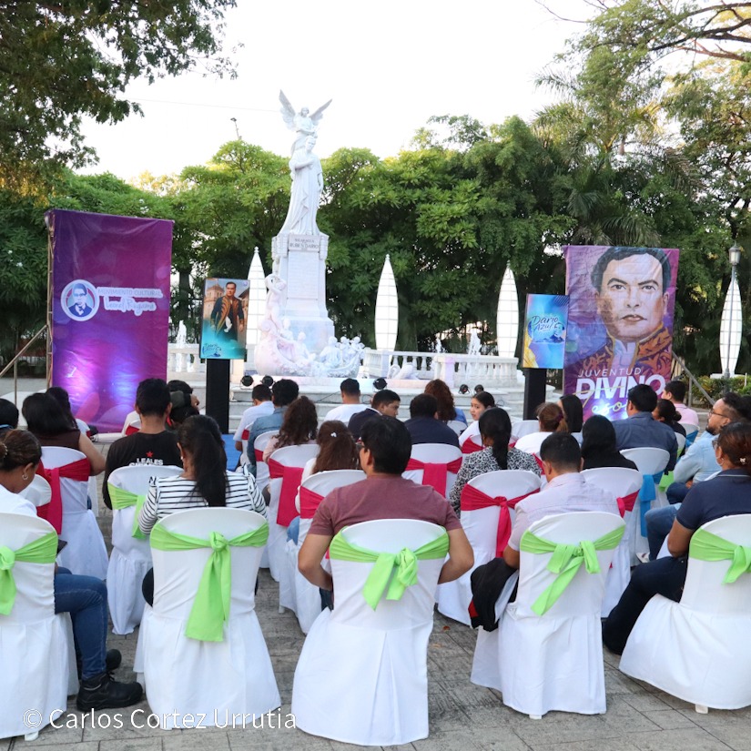 Poetas de Managua conmemora el 138 aniversario de “Azul”