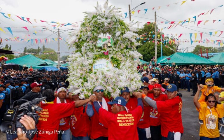 Tradicionalistas ya están listos para cargar a Santo Domingo de Guzmán
