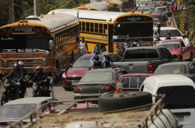 Transporte en Honduras amenaza con paro por extorsión