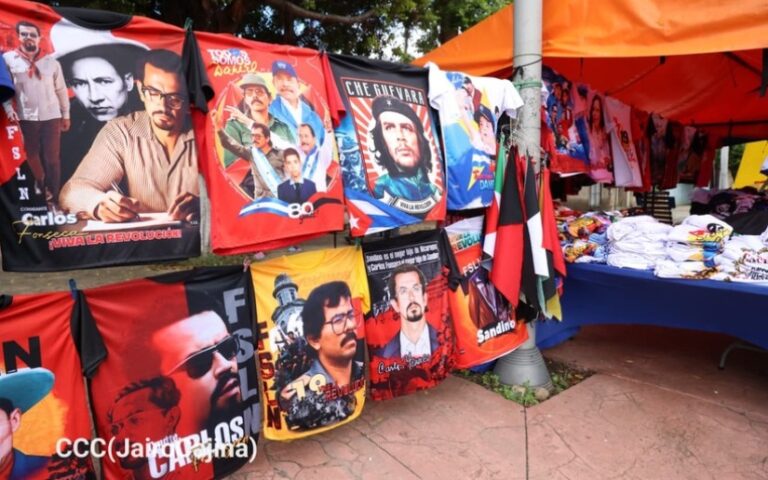 Encuentra diferentes estilos de camisas para este 18 y 19 en la Avenida