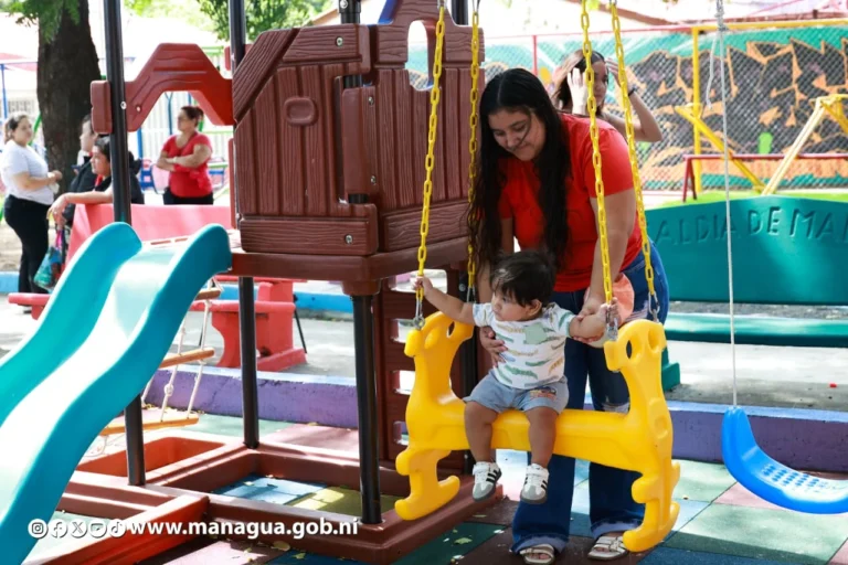 Remodelan el parque y cancha multiuso de la colonia Maestro Gabriel