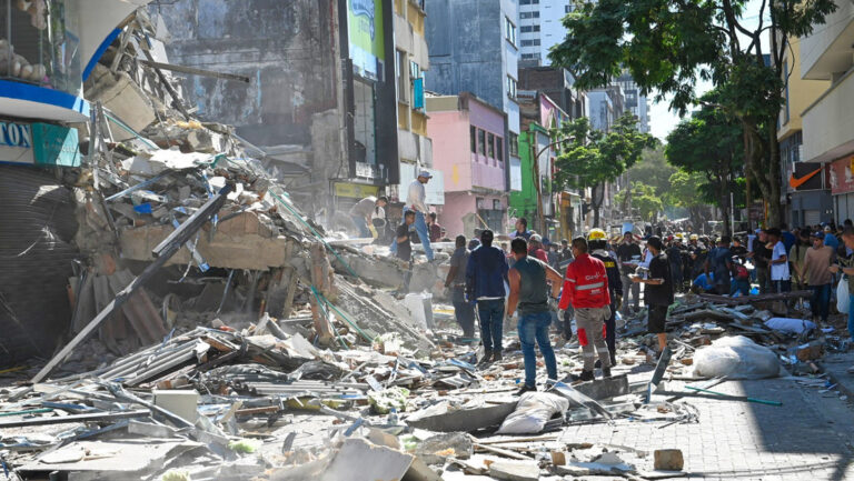 Aumenta a 169 la cifra de muertos por terremoto en Colombia