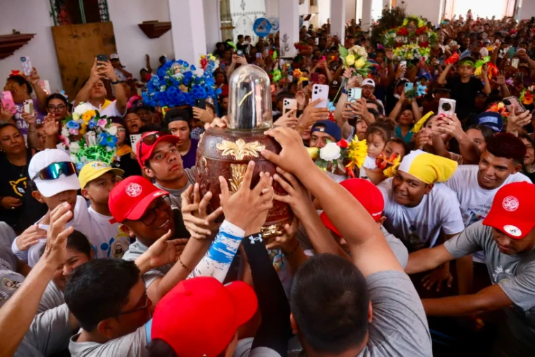Desborde de fervor en el regreso de la imagen de Santo Domingo de Guzmán