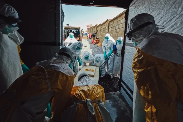 Ébola supera los 4,000 casos y deja más de 1,800 muertes en República Democrática del Congo