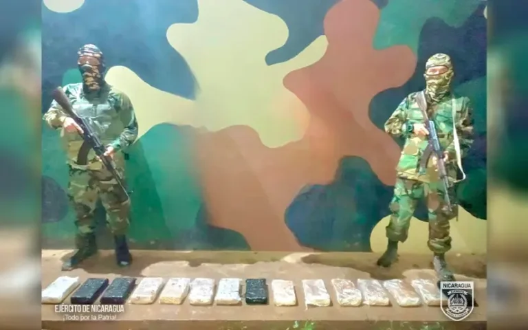 Ejército de Nicaragua incauta 15 paquetes de cocaína en Peñas Blancas