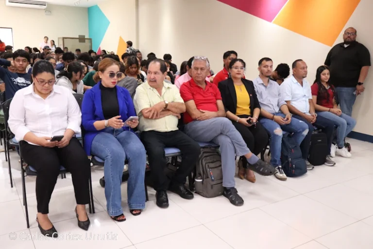 Estudiantes de la UNCSM participan en consulta de la Estrategia de Educación