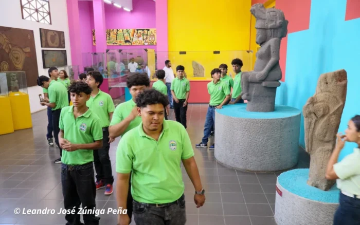 Estudiantes recorren el Museo Nacional de Nicaragua