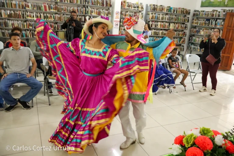 Realizan exposición tradicional de las Fiestas Agostinas