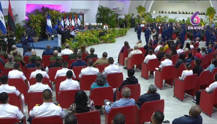 Fuerza Naval conmemora su 46 aniversario y otorga condecoraciones a sus miembros