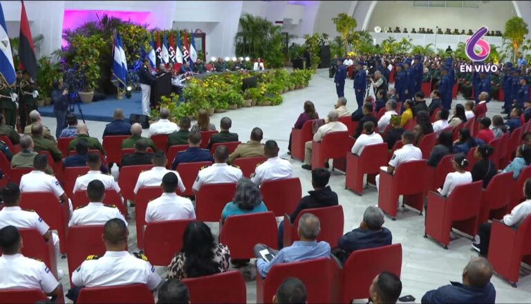 Fuerza Naval conmemora su 46 aniversario y otorga condecoraciones a sus miembros