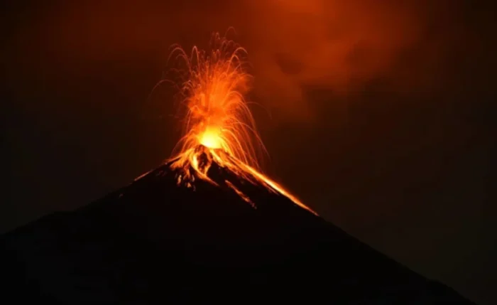 Guatemala declara alerta por erupción del volcán de Fuego