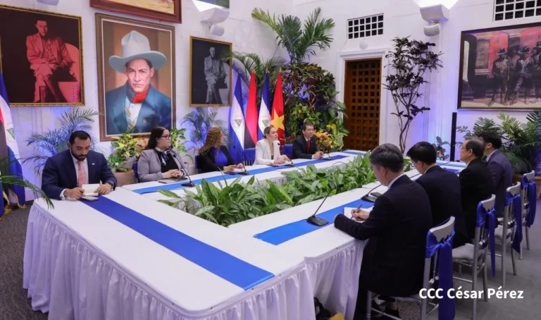Intur y delegación de Vietnam participan en un encuentro