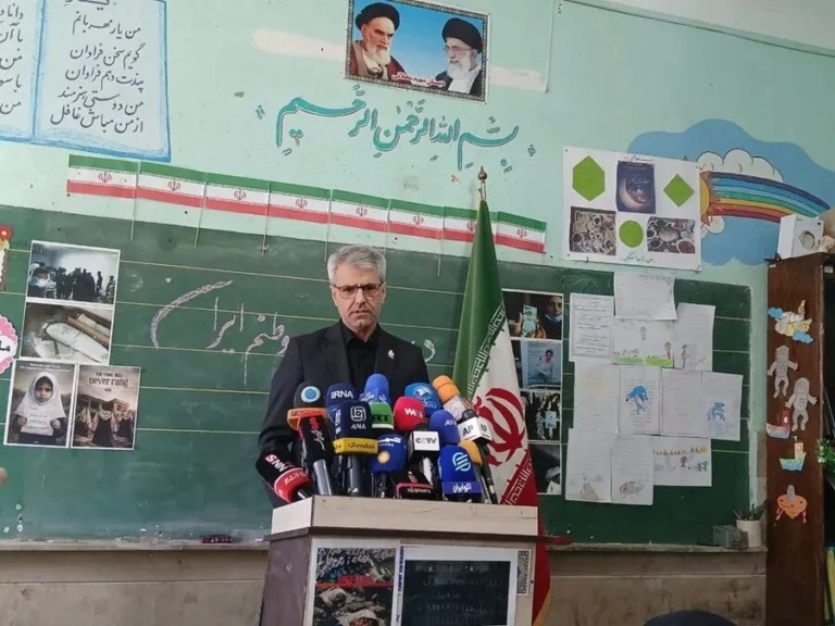 Irán niega que mantiene conversaciones con EEUU