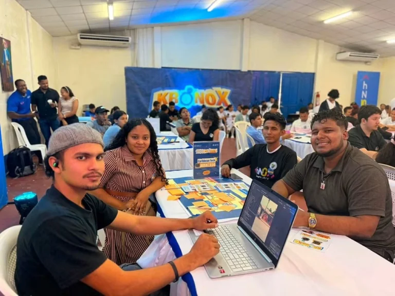 Jóvenes de la Costa Caribe Norte presentan proyectos en Hackathon Nicaragua 2026