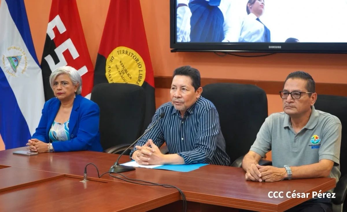 Mined desarrolla jornada conmemorativa por la Cruzada de Alfabetización