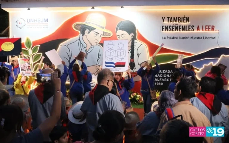 Mural Lumínico 3D dedicado a la Cruzada de Alfabetización