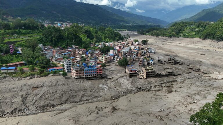 Nepal eleva a 359 los muertos por inundaciones