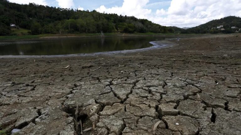 Puerto Rico eleva racionamiento de agua por severa sequía