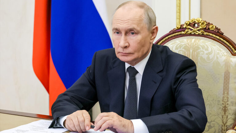 Putin firma un decreto para reforzar la seguridad en infraestructuras críticas