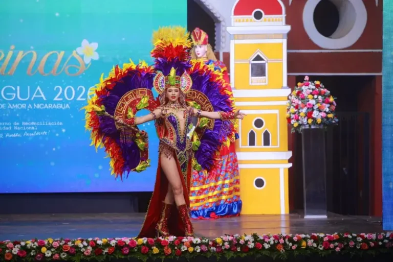 Reinas Nicaragua deslumbran con Trajes Nacionales