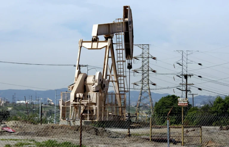 Reserva Estratégica de Petróleo de EE. UU. cae a mínimo desde 1982