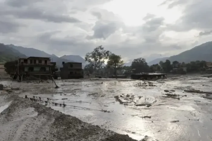 Riada elevó a 676 muertos en Nepal y China