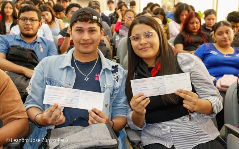 Rosario, destaca avance en la entrega de becas a estudiantes universitarios