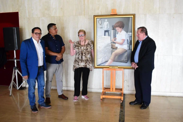 Teatro Rubén Darío recibe obra pictórica en homenaje a la escultora Edith Gron