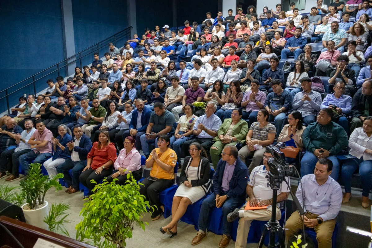 Docentes y estudiantes de la UNI son galardonados por su mérito investigativo