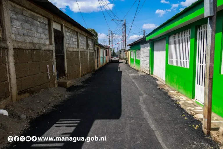 Familias del barrio 8 de Marzo tienen mejores calles