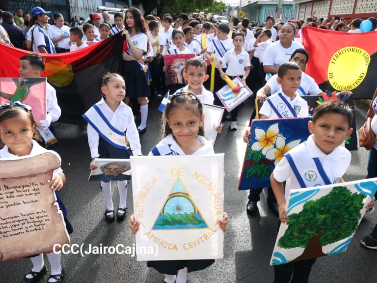Estudiantes del Distrito IV se lucen con Desfile Escolar “Fiestas Patrias”