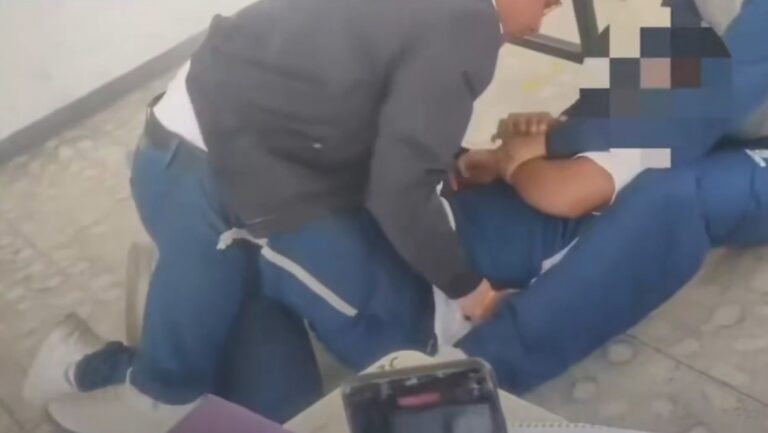 Graban a maestro en conductas inapropiadas con menores de edad