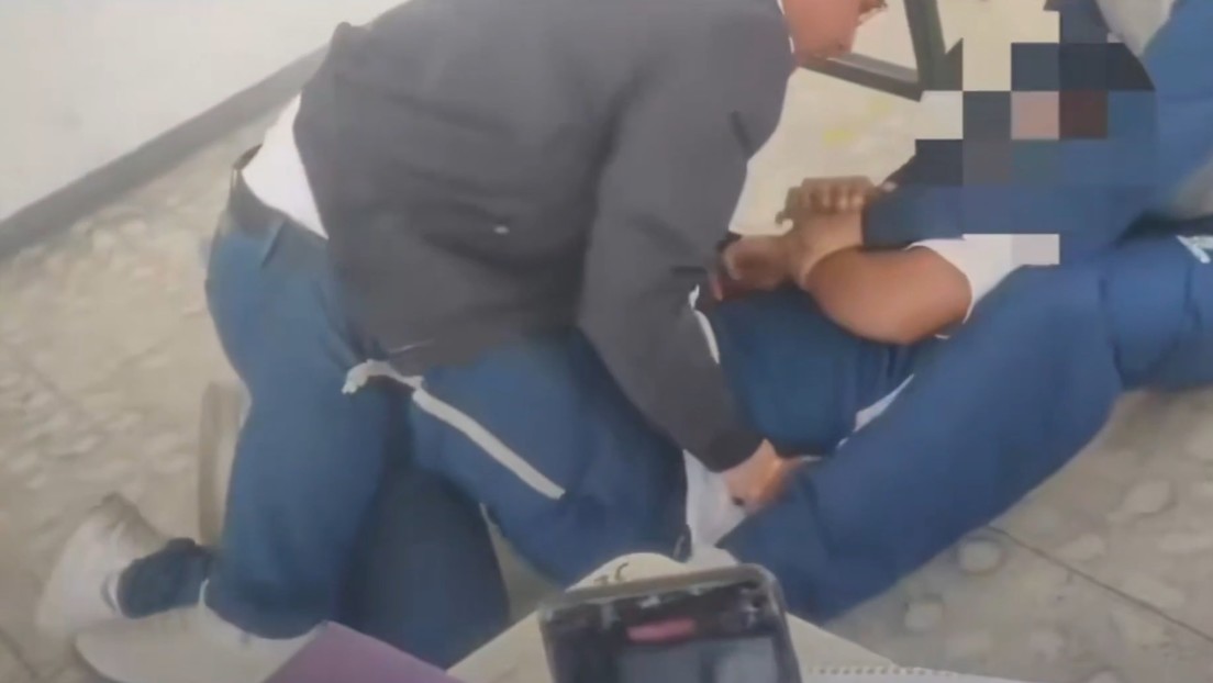 Graban a maestro en conductas inapropiadas con menores de edad