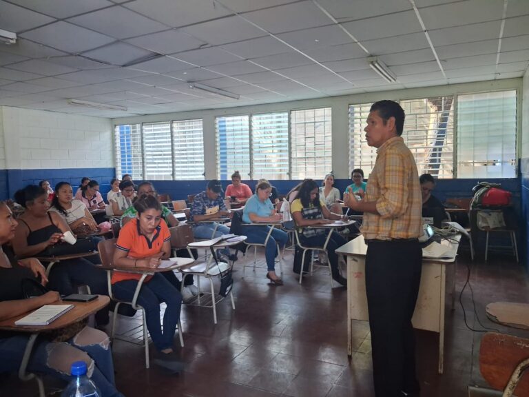 Maestros participan en octavo encuentro de EPI