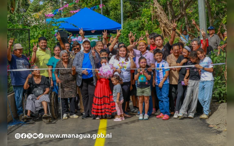 Inauguran 3.5 cuadras de calles en San Isidro de la Cruz Verde