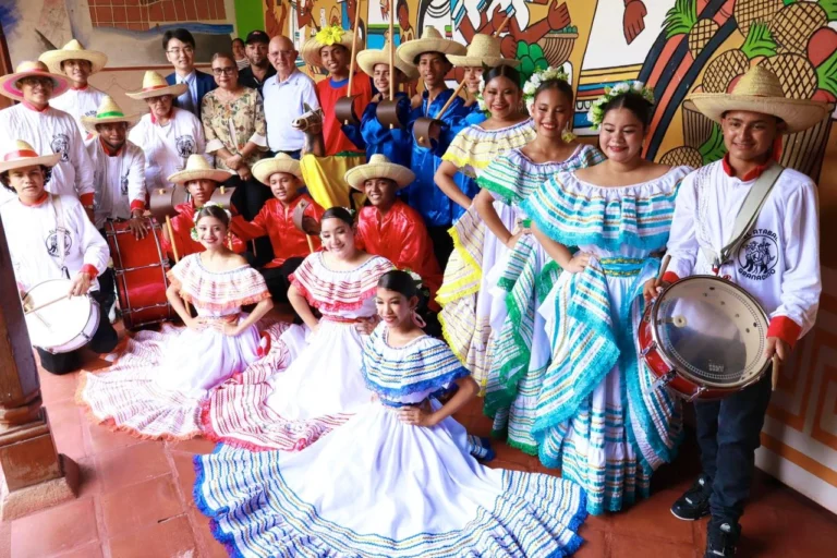 Promueven Concurso Nacional de Pintura Primitivista