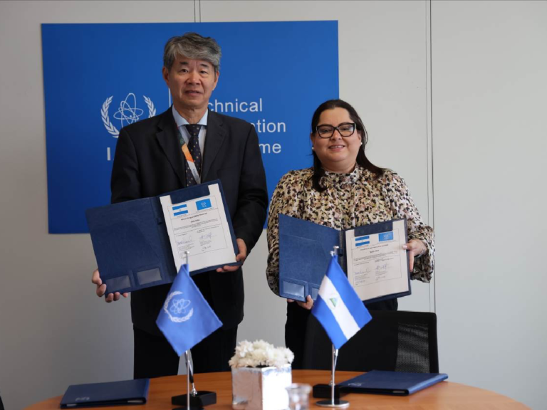 Más Cooperación con OIEA