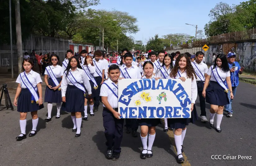 Municipios se visten de gala con desfiles escolares