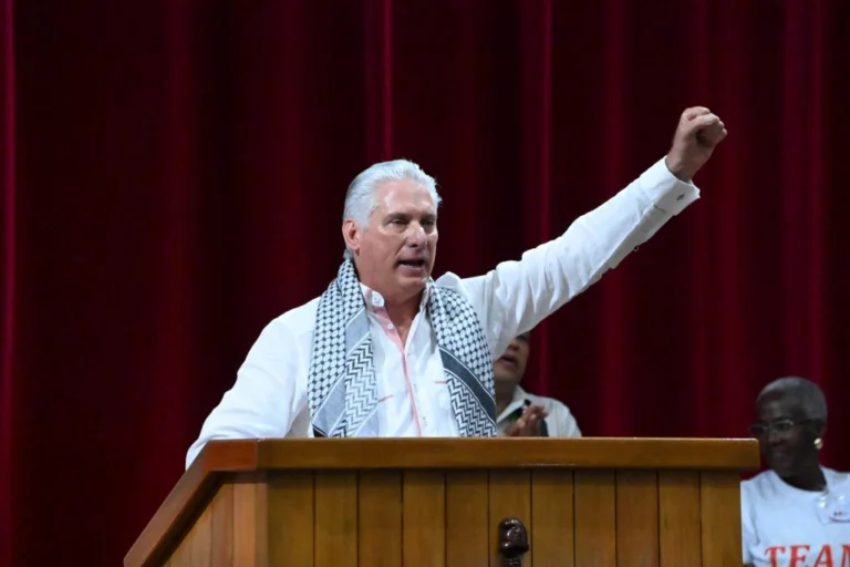 Díaz-Canel defiende reformas económicas y llama al consenso en Cuba