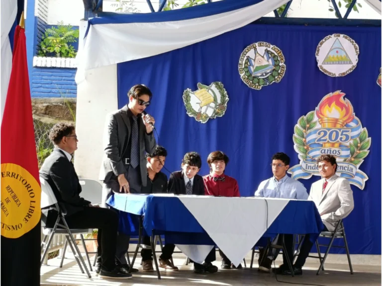 Estudiantes conmemoran 205 años de la Independencia Centroamericana