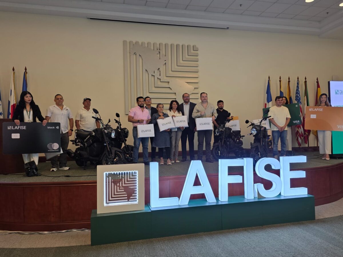 LAFISE entrega primeros premios de su campaña “Compra y Gana”
