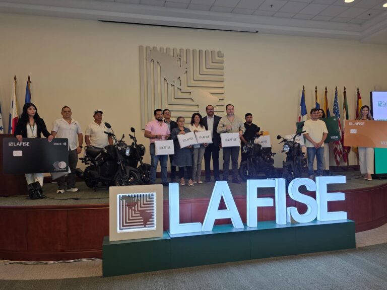LAFISE entrega primeros premios de su campaña “Compra y Gana”